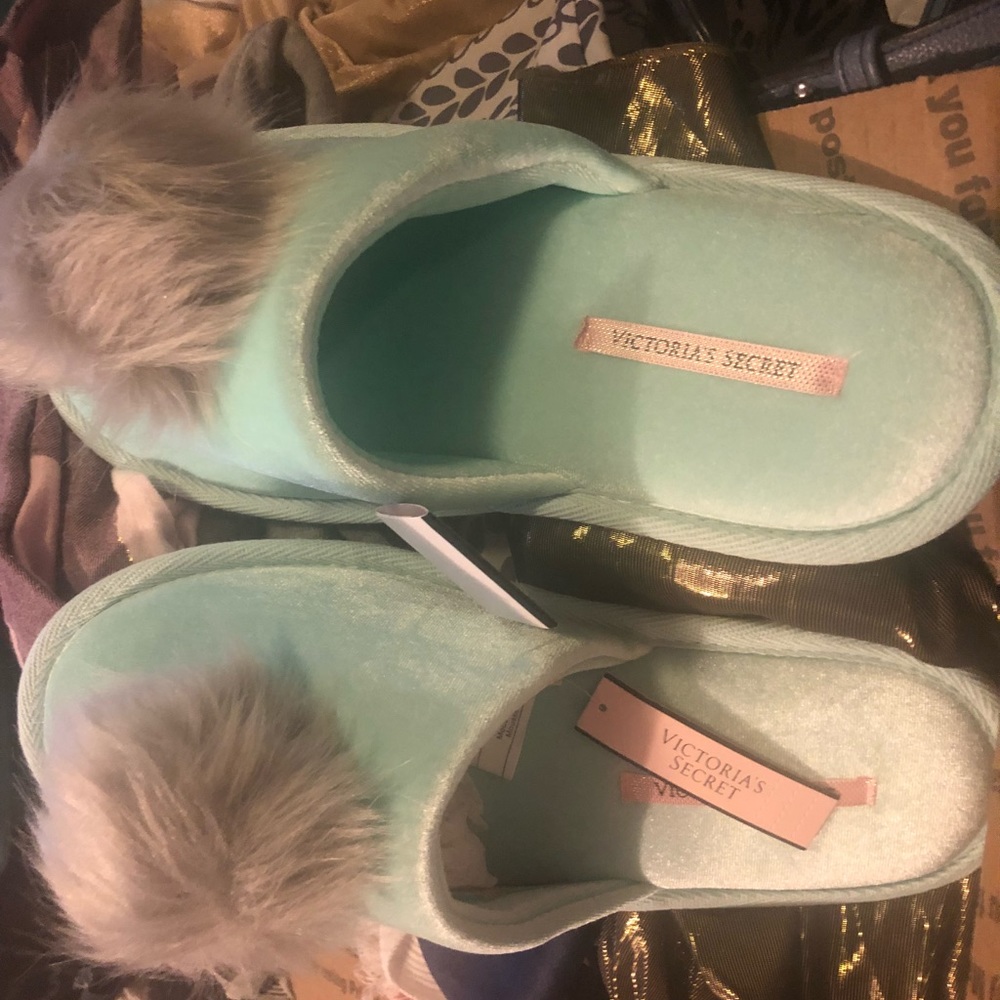 Victoria Secret slippers nip
